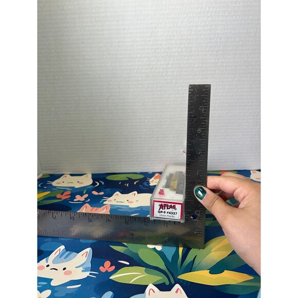 ATLAS N SCALE LOCOMOTIVE #298 GP-9 #4337 UNION PACIFIC - Picture 3 of 11